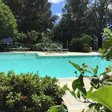 Eden Jacuzzi Pool & Private Parking Apartment